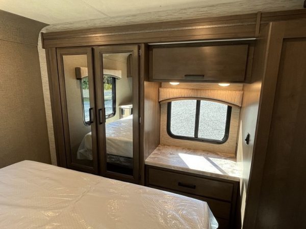 Image00051 2021 Thor Motor Coach Class C RV Chateau 31EV