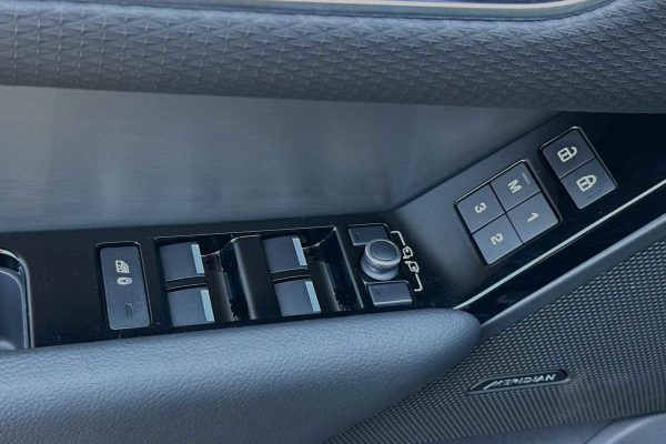 aabcd916eb174178b4ad38a88bf0d6ca 2021 Land Rover Range Rover Velar R-Dynamic S