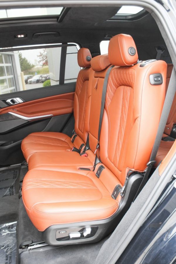ade3dbb941b044b7a9c8e5f8d5610415 2022 BMW X7 M50i