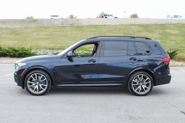 ba0d3e3643564e71bebf08bcd867ac66 2022 BMW X7 M50i