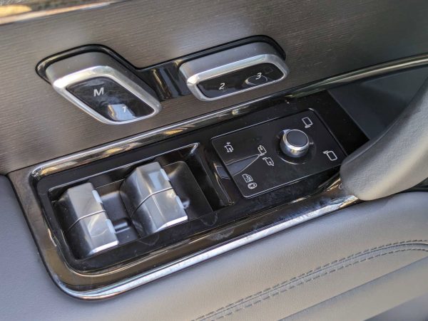 c06f7cbf86dd4e62b10c13d50de57432 2023 Land Rover Range Rover Sport SE Dynamic 4WD
