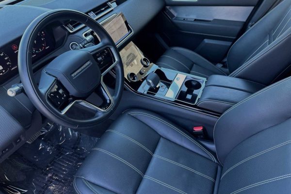 dc253c8258ce44cdb6470b55b1a79a1d 2021 Land Rover Range Rover Velar R-Dynamic S