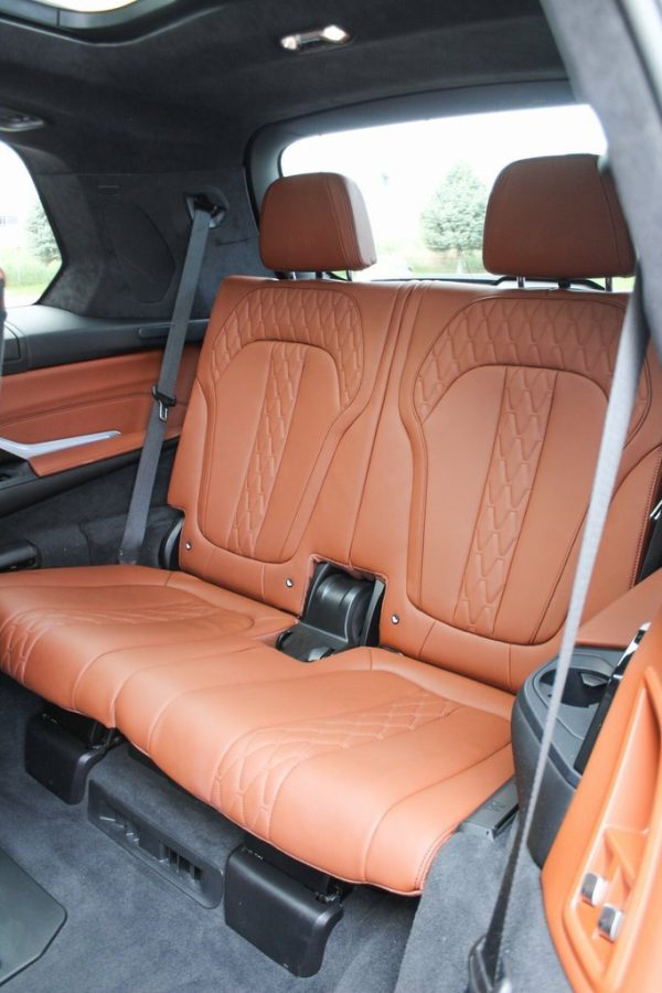 e9446d16c22241cab62b3c59b59917a2 2022 BMW X7 M50i
