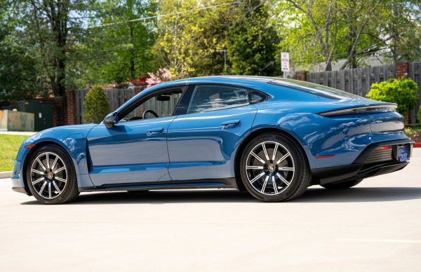ef5e8a5c4f824c48b8d039304d977fba 2021 Porsche Taycan 4S
