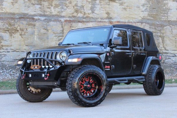 ffa714b3c1c64f65a772f9f1f00b81e6 2020 Jeep Wrangler Unlimited Sahara