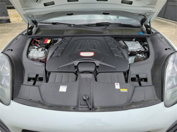 53d637d3a03147bf86e91e6ea2bc1b64 2023 Porsche Macan GTS